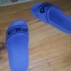 Fila slide